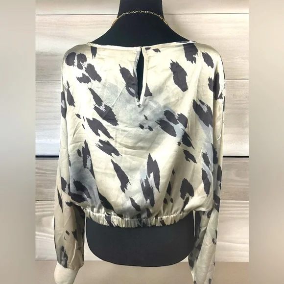 short blouse . express brand, size L, beige with coffee color. - Picture 4 of 10